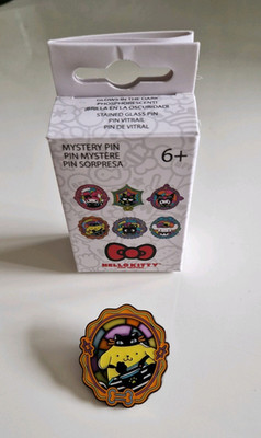 Loungefly Hello Kitty and Friends Halloween Pin Pompompurin, Glow in the Dark