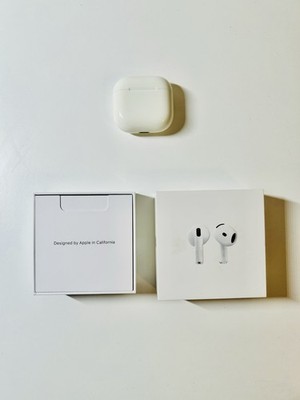 AirPods 4 , In sehr gutem Zustand, nur zwei Monate benutzt.