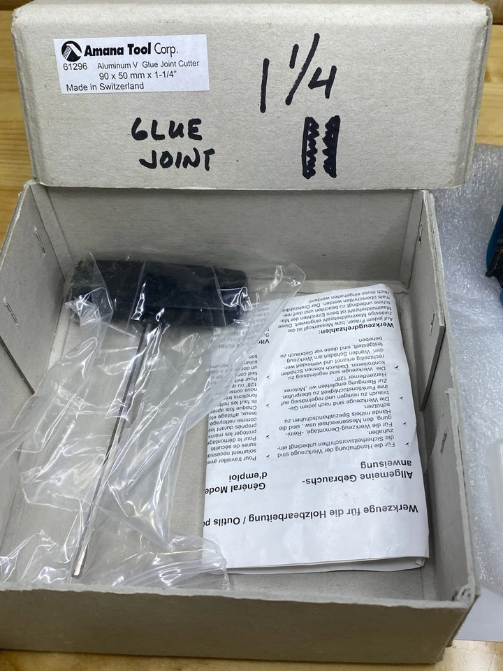 Amana Tool 61296 алюминиевый V-образный резак для клеевых соединений 90x50 мм x1-1/4 сделано в Швейцарии - Изображение 4 из 4