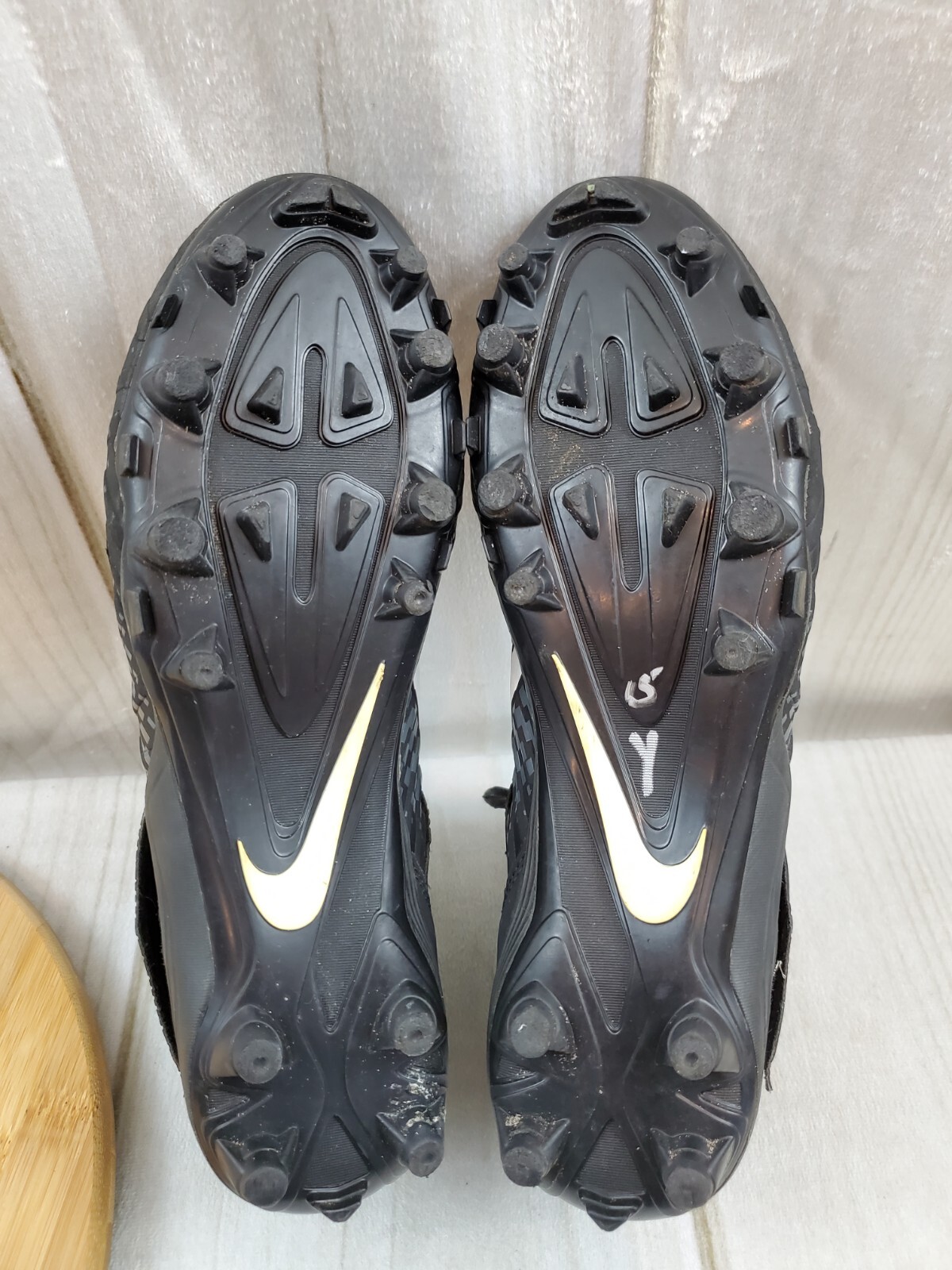 nike shoes huarache black and white