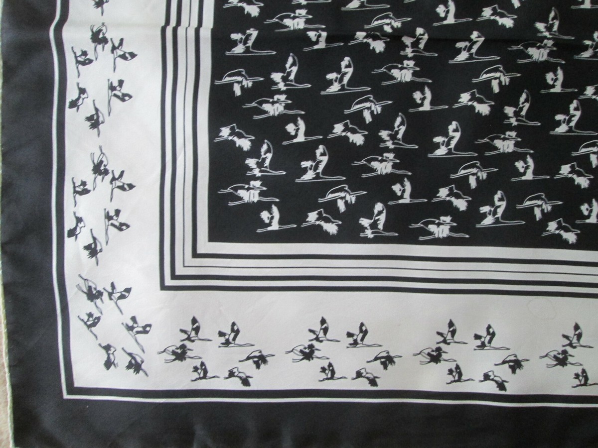 Authentique Foulard PIERRE BALMAIN soie TBEG vintage 87 x 88 cm