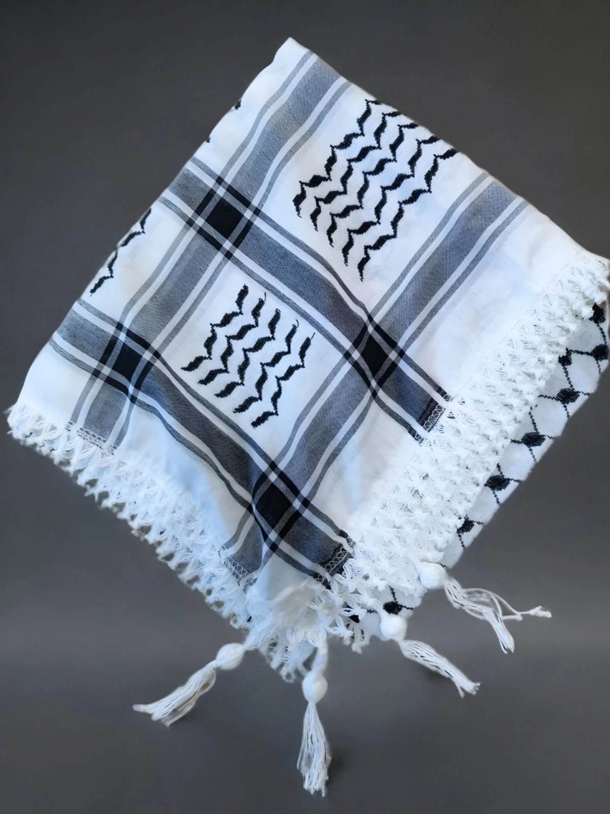 Palestinian Keffiyeh Scarf Shemagh Black And White شماغ كوفية فلسطينية مهدبة
Opens in a new window o
