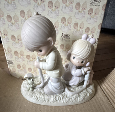 Precious Moments Enesco Porcelain Figurine Children Matte Boxed Showers of Bles 