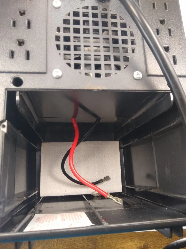 Batería de respaldo UPS Tripp Lite SMART1500 Series 1500VA 120V 980W AGSM1500XPSR3 Foto 4 de 4