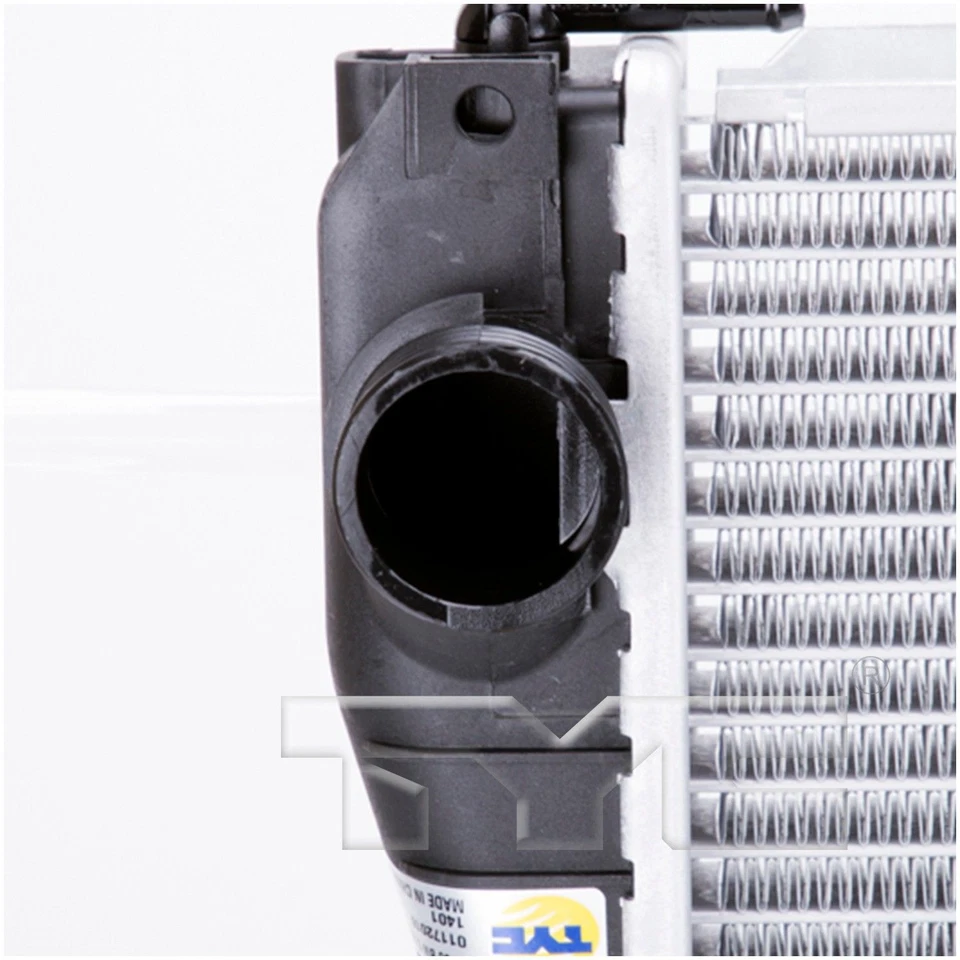 Conjunto de radiador TYC 1401 para 95-98 BMW 528i 540i 740i 740iL 750iL Foto 4 de 4
