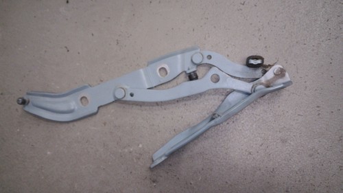 Scharnier Heckklappe Rechts 7060628 BMW 320d DPF Bj 2005 E90 / E91/ 2434707