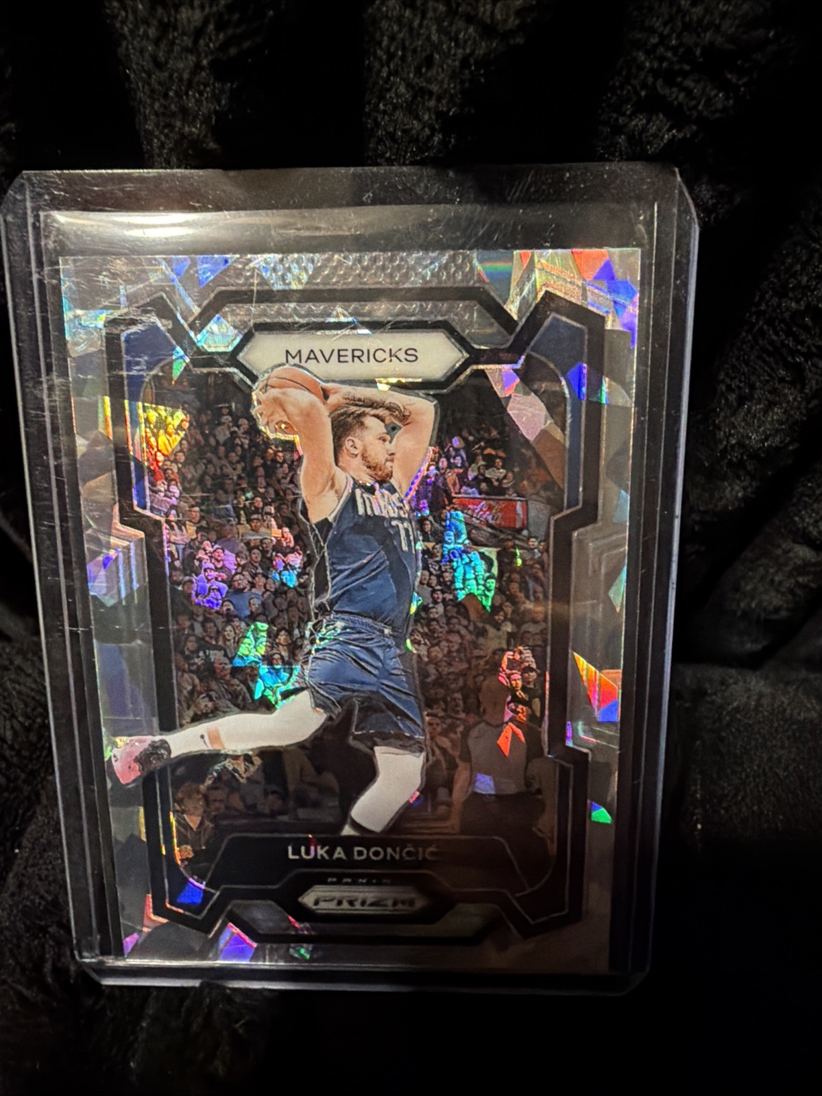 LUKA DONCIC 2023-24 PANINI PRIZM CRACKED ICE #110 MAVERICKS Q3841