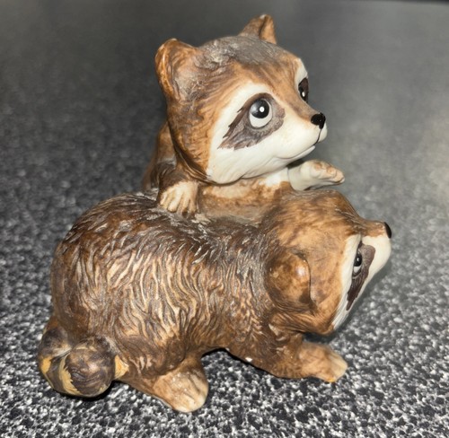 Cute Big Eyes Raccoons Figurine VINTAGE HOMCO 4" x 2.75" Porcelain Bisque #1454. - Picture 3 of 16