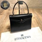 Foto 1 di 24