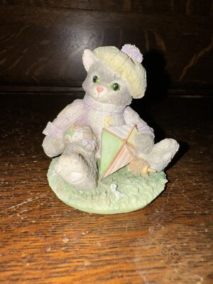 1995 Enesco Calico Kittens  Kite Tails  155497 Kitten Holding Kite 