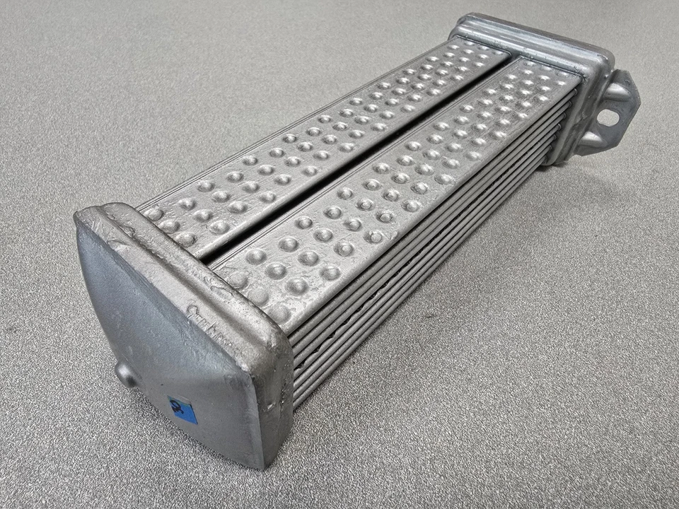 BONITO ENFRIADOR DE ACEITE ABOVEDADO ORIGINAL USADO PORSCHE 356A 356B T5 8 FILAS SUPER 90 #30 8/61 Foto 2 de 4