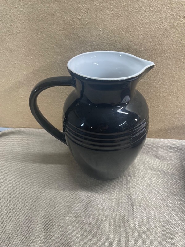 LE CREUSET  PITCHER Black 15 - 11 marked on bottom 9" tall see pics