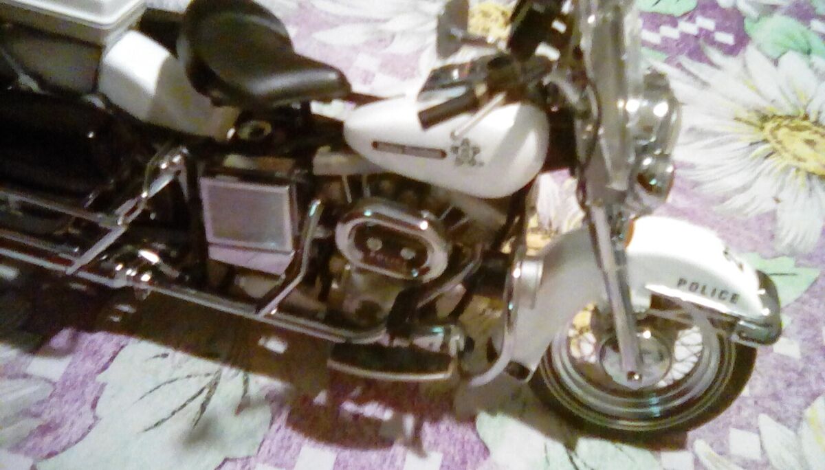 Franklin Mint 1:10, 1976 Harley Davidson Electra Glide Franklin Mint 1:10, 1976 Harley Davidson Electra Glide