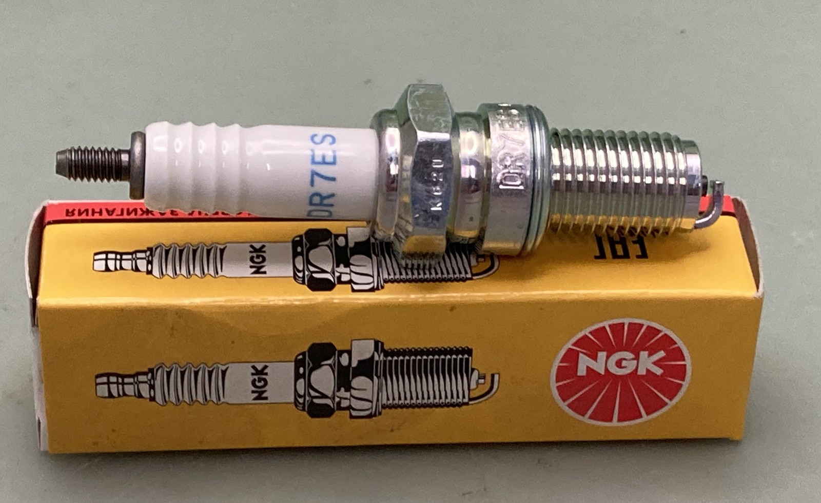 Qty 2 New Genuine NGK 3123 Spark Plug DR7ES