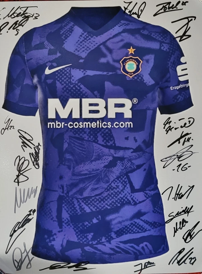 SIGNIERTES GROSSES ERZGEBIRGE AUE FOTO / BILD , SIGNIERT TEAM 25 / 26, TRIKOT