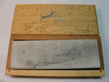 Bonita piedra de afilar, piedra de aceite blanca dura vintage de Arkansas en caja de madera con instrucciones