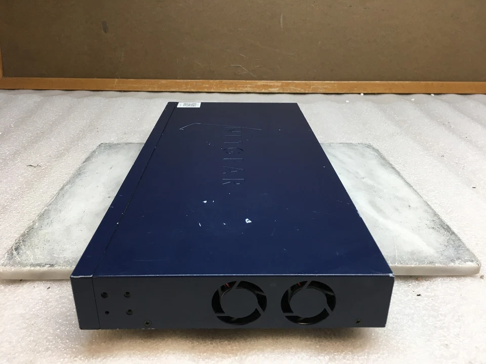 Netgear ProSafe GS716T 16-Port Gigabit Smart Ethernet Switch - Image 4 of 4