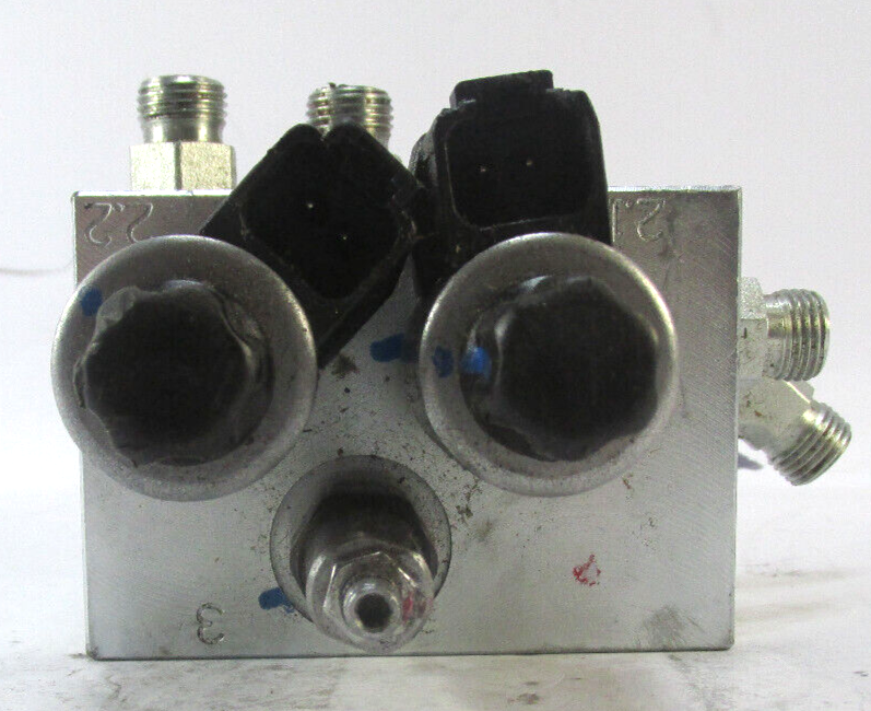 Cat Caterpiller 586-3548: Mounting Valve Group USED, SEE 