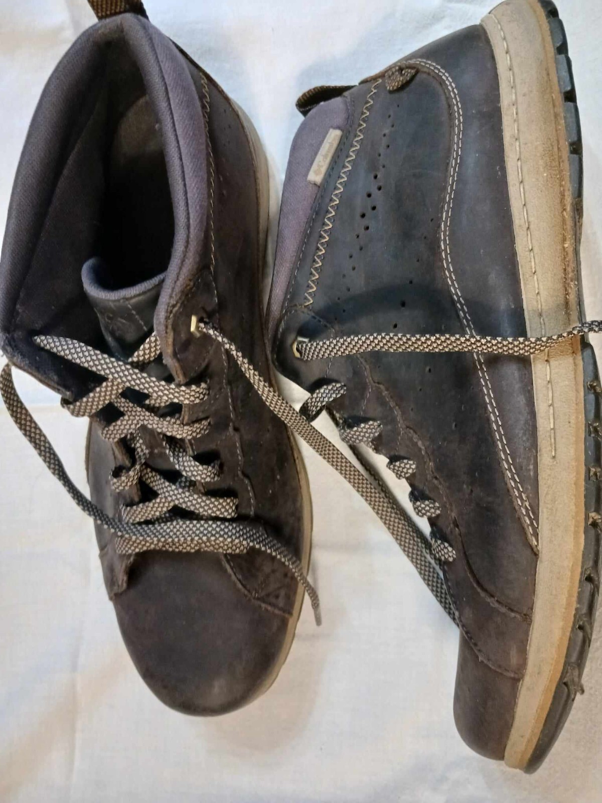 three passes chukka leather