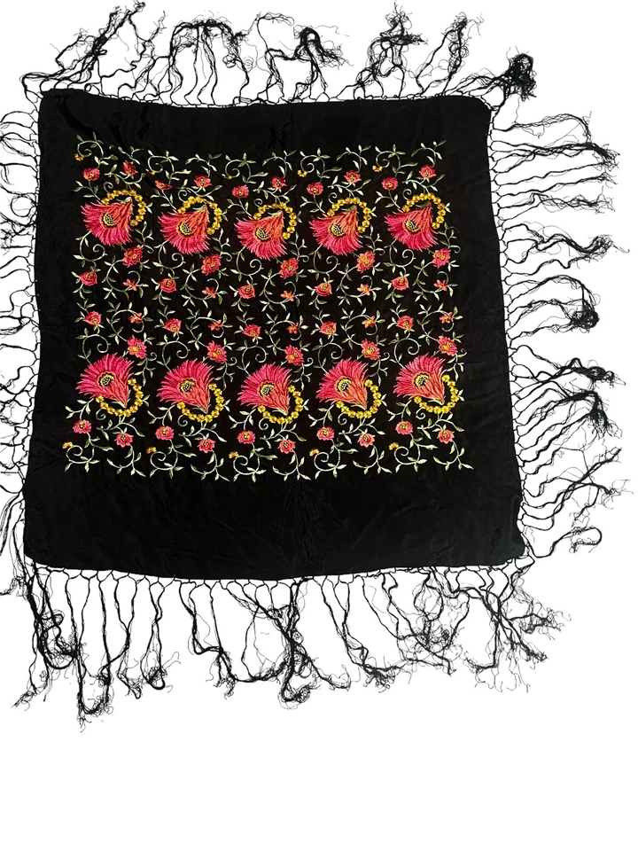 Mantón de piano español negro seda bordado borde flecos vintage años 20 48" + flecos Foto 3 de 4