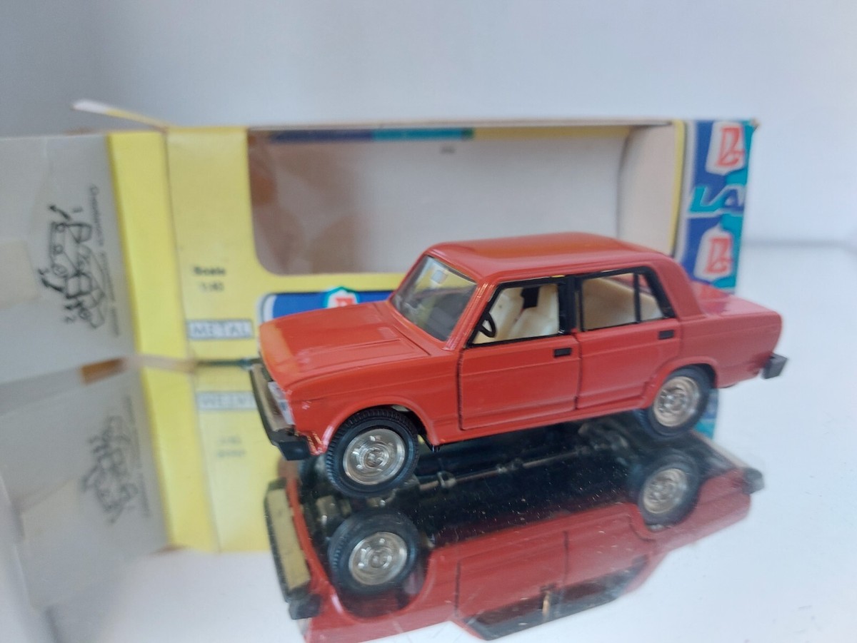 Novoexport Lada 2105 A39 In Red Russia Vaz USSR CCCP 1:43 in Box