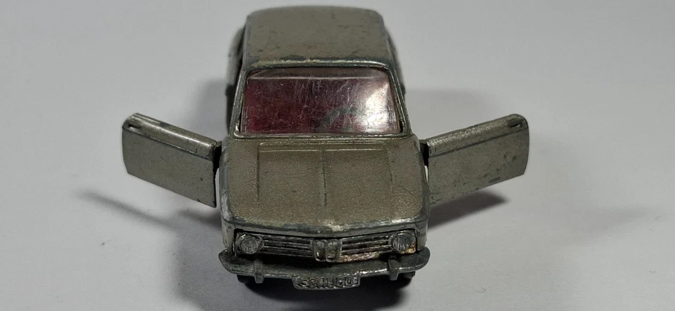 BMW 2002 1/66 Schuco grigia - Immagine 3 di 4