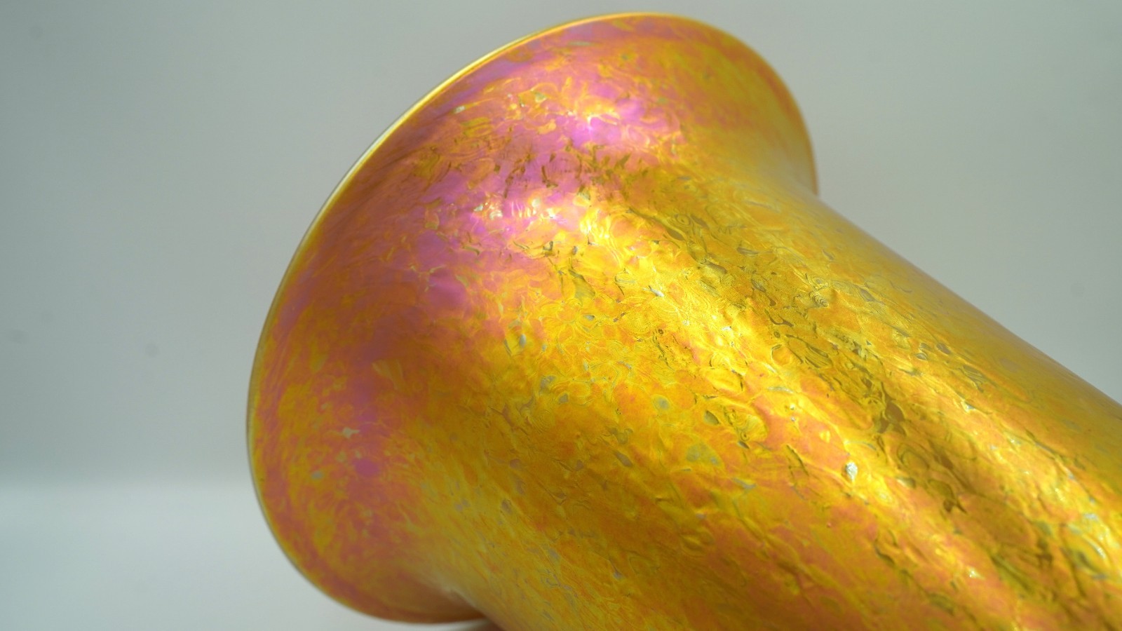 Lundberg Studios Iridescent Art Glass Vase 11" Signed 2011 – Gold Pink