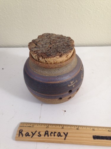 Vintage hand thrown Pottery Garlic Jar Keeper, Studio Handmade unk maker's mark - Picture 3 of 5