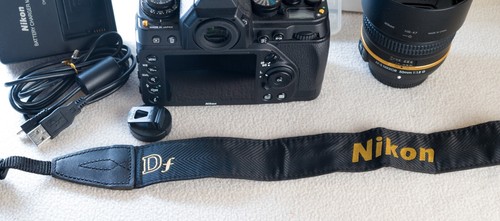 Conjunto único dorado Nikon Df y dorado AF-S 50/1,8 bajo número de obturadores: 24,653 - Imagen 2 de 7