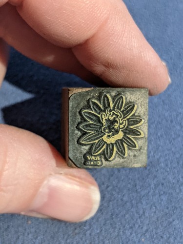 Vintage Metal On Wood Letterpress Printing Block Unknown Logo Flower & Cow - Picture 2 of 5