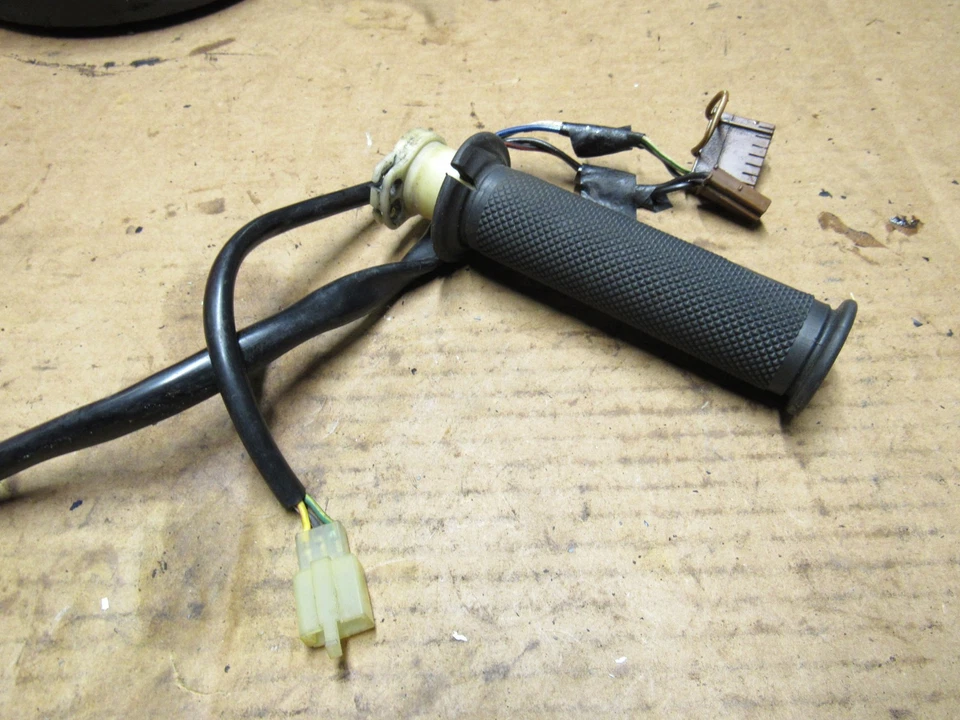 Controles de interruptor de acelerador lateral derecho CB650SC Nighthawk 650 1983 Foto 4 de 4