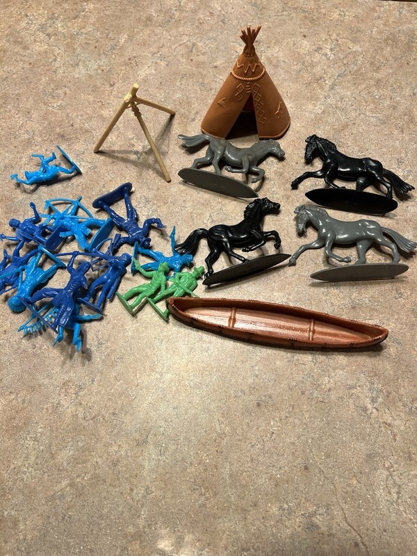 Vintage Plastic Cowboys And Indians Toys Teepee