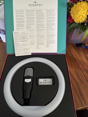 Scentsy Be Bright Sound Right LED Ring Light & Microphone Combo, Black/White