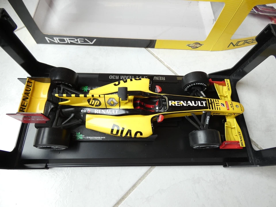 Renault F1 Team R30 Robert Kubica #11 2010 1/18 Norev F1 Formula 1 In Scatola - Immagine 3 di 4