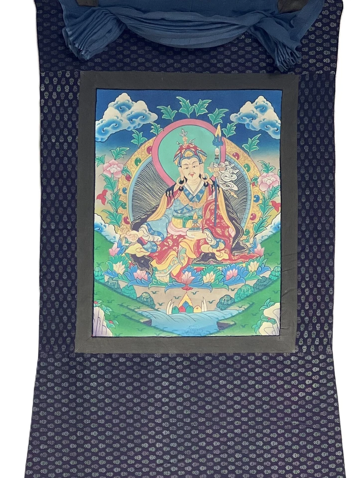 PINTURA THANGKA TIBETANA SEMI ANTIGUA AHUMADA GURÚ PADMASAMBHAVA CON BROCADO DE ALGODÓN Foto 3 de 4