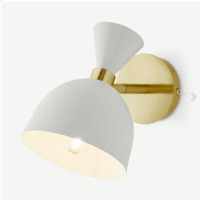 MADE.com Keeva Wandleuchte gerichtete Nachttischlampe creme & gebürstetes Messing