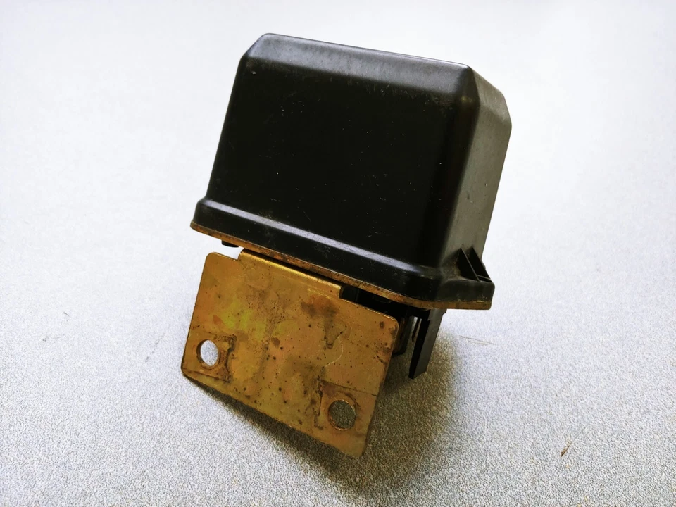 REGULADOR DE VOLTAJE MARCHAL ORIGINAL USADO MUY BONITO ORIGINAL PORSCHE 911 930 SEV Foto 4 de 4