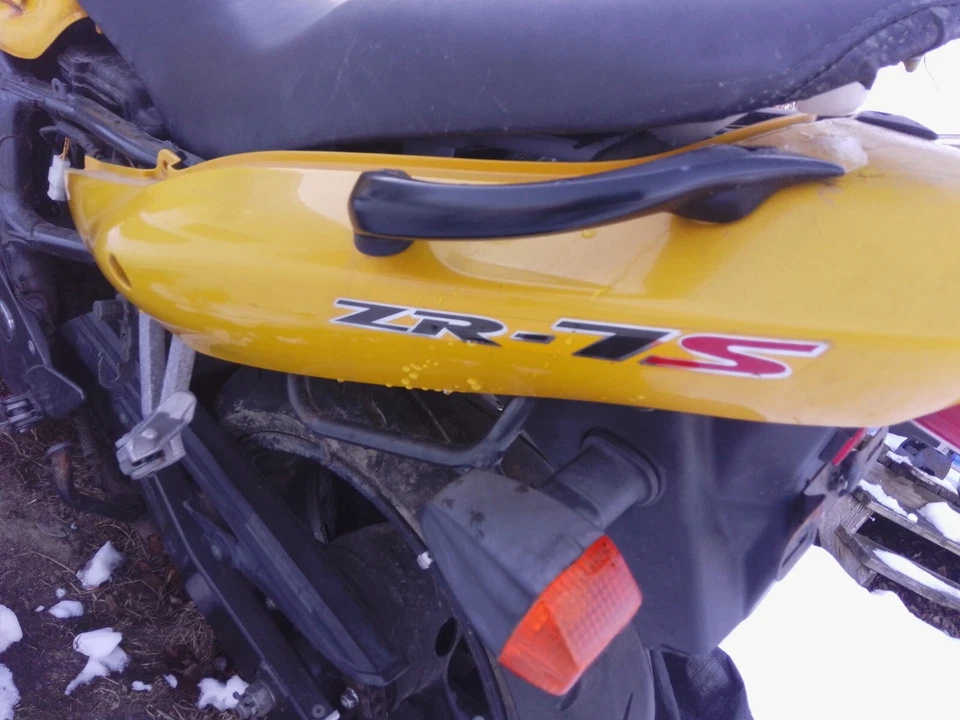 Kawasaki Zr7s 750 2001 2004 tanque de gasolina usado Foto 2 de 4