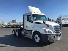 2019 Freightliner Cascadia Day Cab Tractor. One Owner Lease Company Owned.