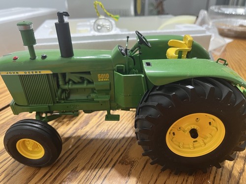 ERTL Precision Classics #25 John Deere Model 5010 Tractor 1/16 Damaged Hitch - Picture 2 of 9