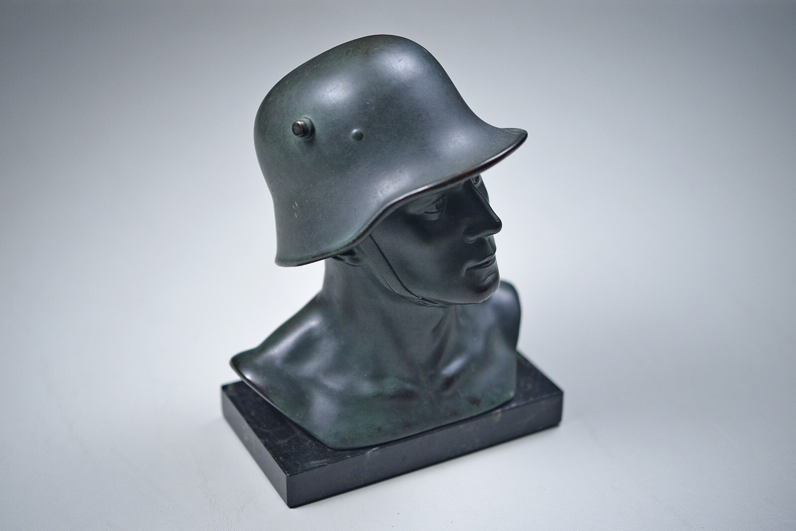 WWI GERMAN HEROIC BRONZE MARBLE BASE BUST SCULPTURE BY OTTO SCHMIDT-HOFER