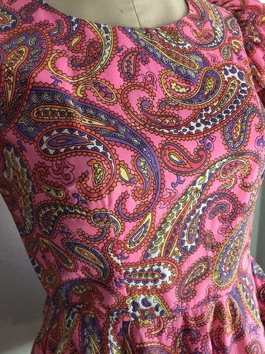 Vintage Pink Paisley Party Dress Handmade Puff Sleeves 1960s OOAK Circle Skirt - Picture 9 of 16