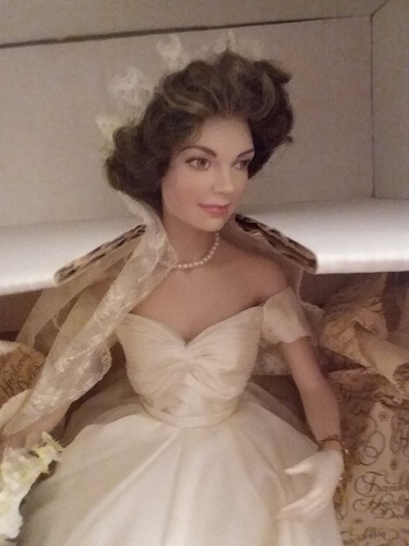 Jackie Kennedy in Wedding Dress Franklin Mint Heirloom Doll - Picture 3 of 5
