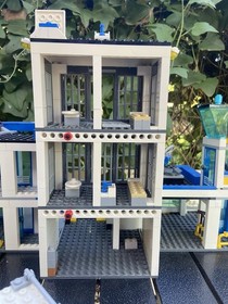 LEGO City Police Station 60141 Incomplete + Police Vehicles, K-9, 10 Figures