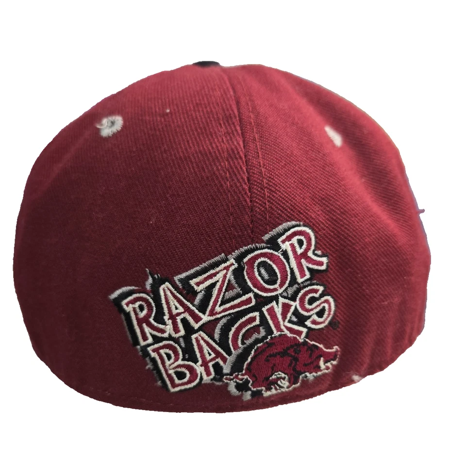 Zephyr Graf-x Vintage Arkansas Razorbacks Red Graphic Logo Fitted Hat Cap 7 1/2 - Image 3 of 4
