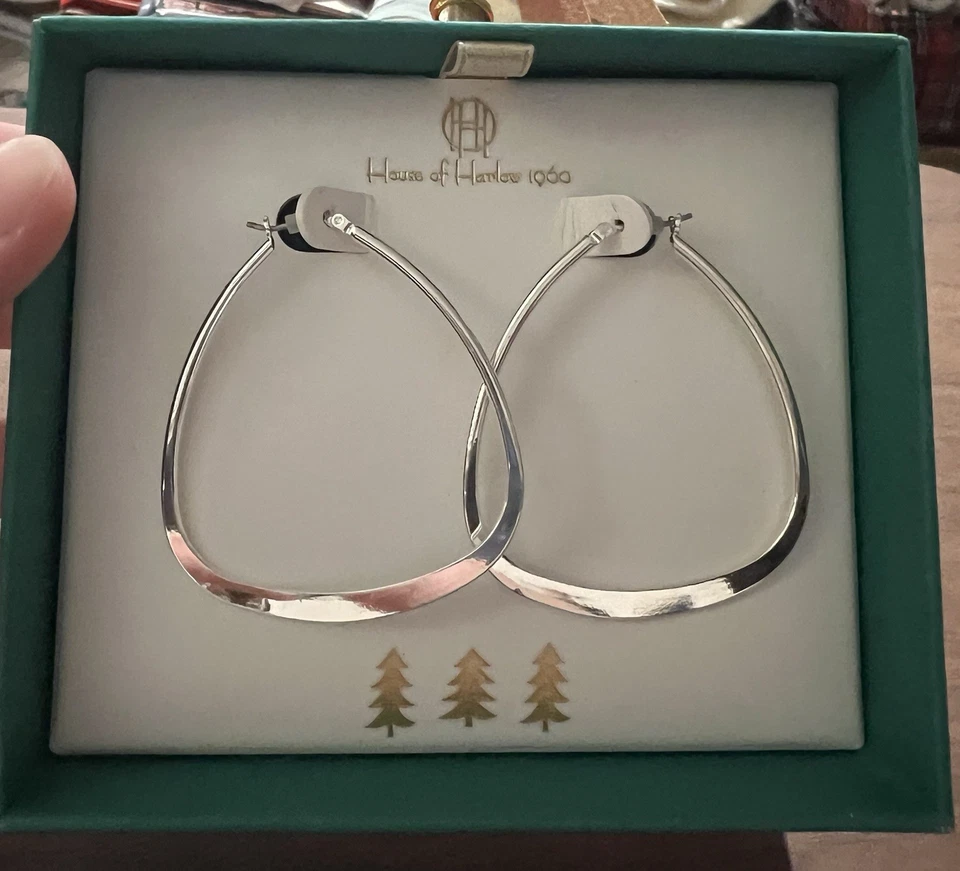¡Nuevo! Pendientes de aro House Of Harlow 1960 ligeros lágrima tono plata nuevos en caja Foto 2 de 4
