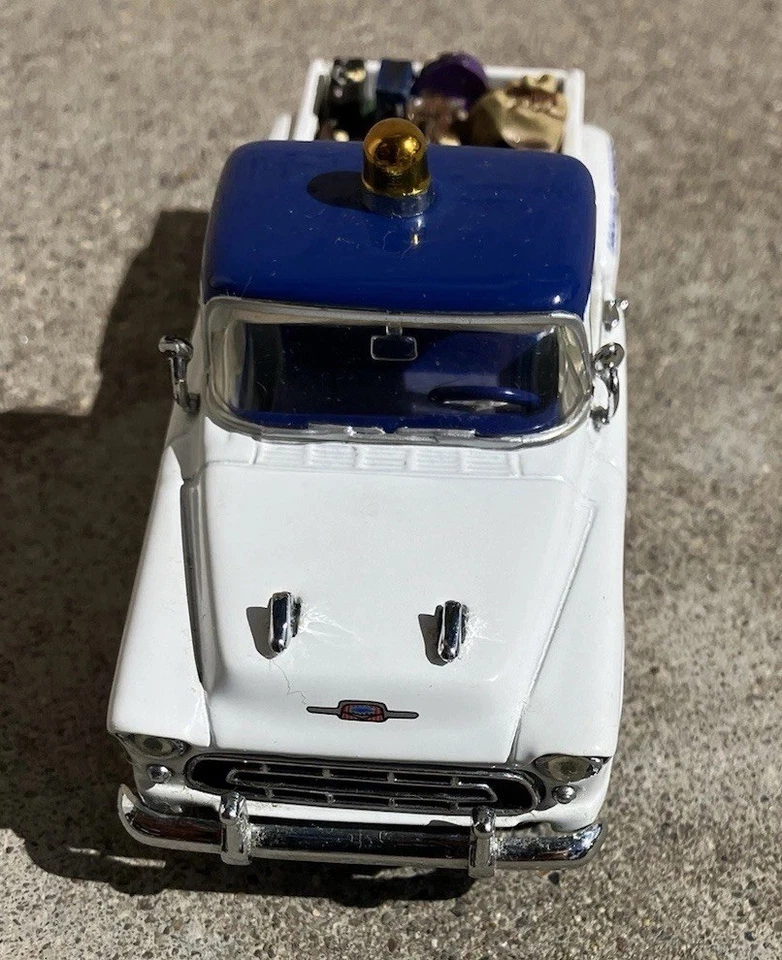 MATCHBOX American Airlines 1957 Chevrolet Pick-up with Luggage 1:43 Vintage 1995 - Image 3 of 4
