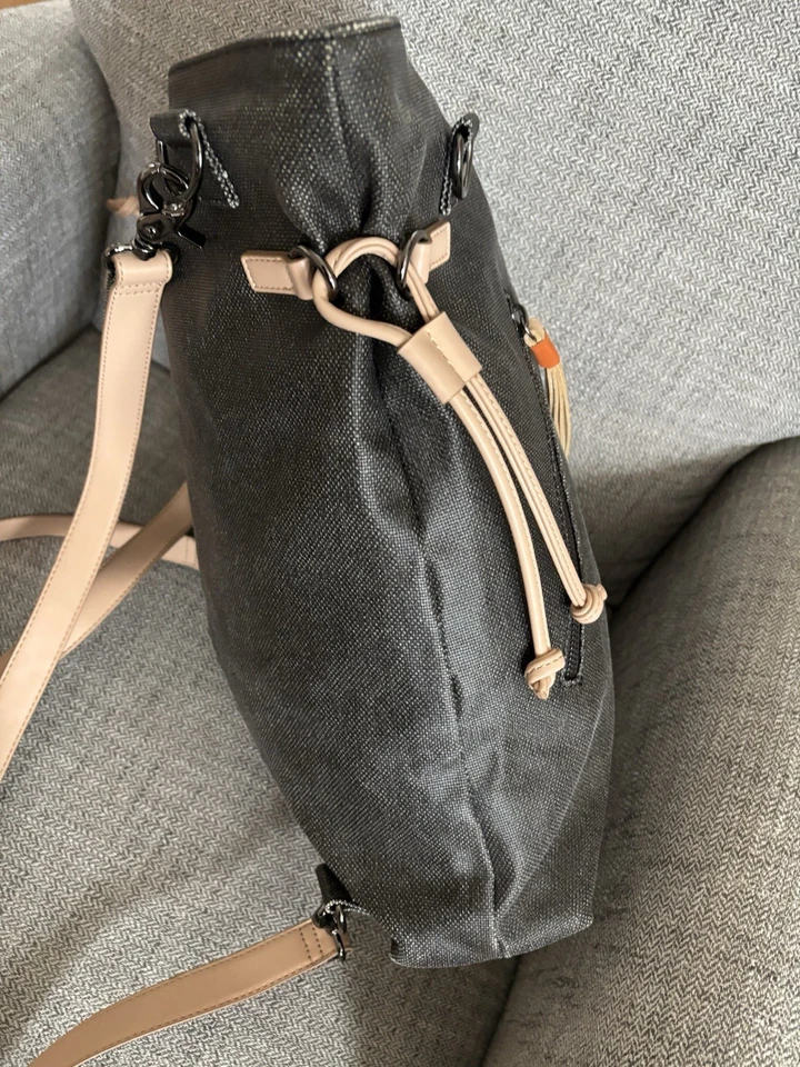 Mochila Sherpani Feminina Tempest Conversível Bolsa de Ombro Preta Bronzeada Bolsa de Viagem - Imagem 3 de 4