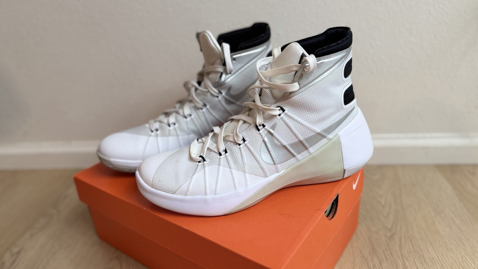 White Black 749885-100