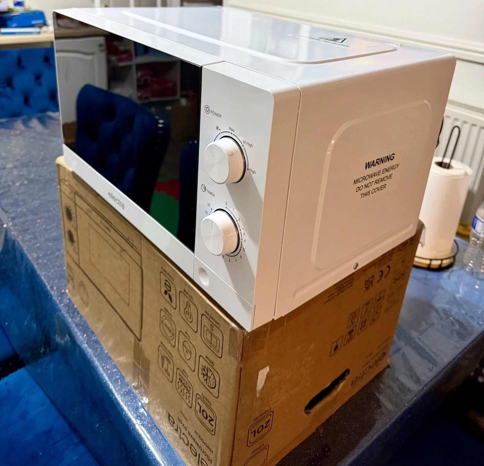 Electra Microwave Oven 700W 20 Litre 26cm MWSM20LW White
Opens in a new window or tab